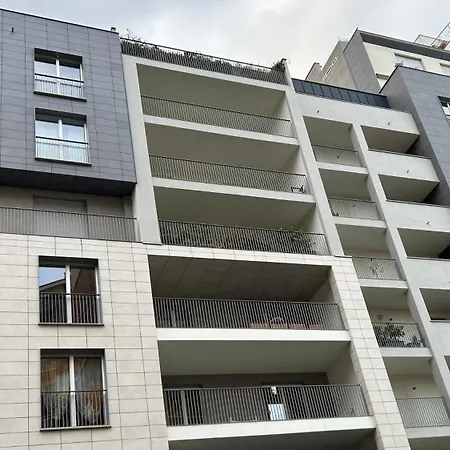 Smart Living Apartment *